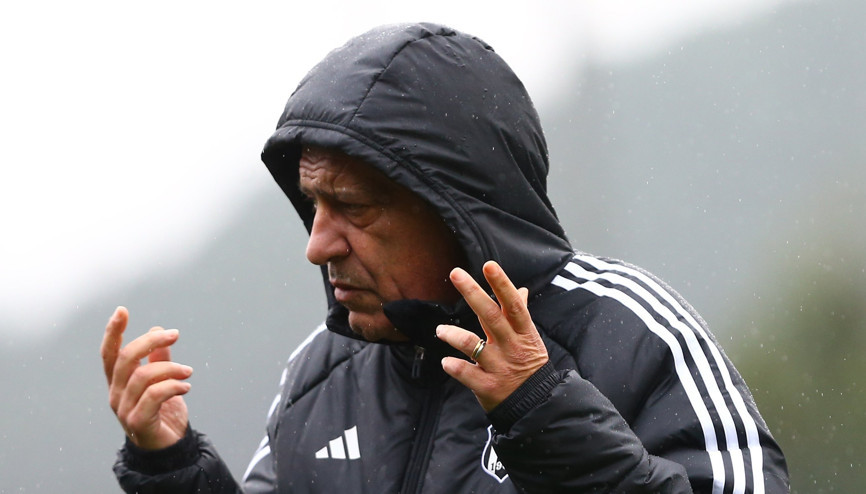 Beşiktaş’ta Fernando Santos işbaşı yaptı Yeni transfer Jonas Svensson ilk kez takımla çalıştı...