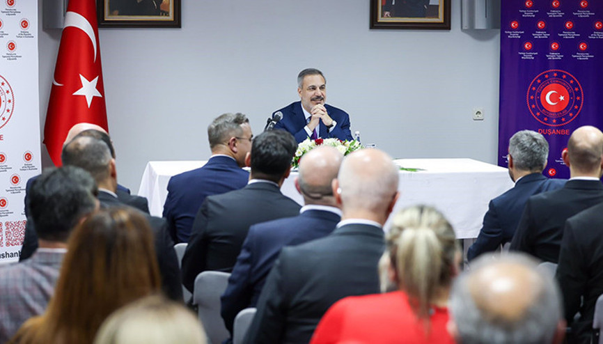 Bakan Fidan, Tacikistan’da Türk iş insanları ile bir araya geldi