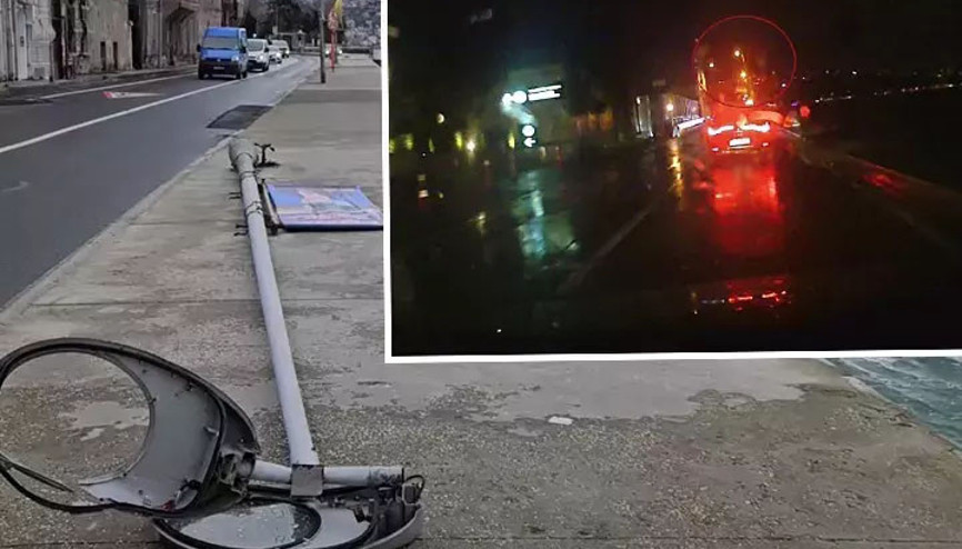 Sarıyerde aydınlatma direği bir anda yola düştü O anlar kamerada