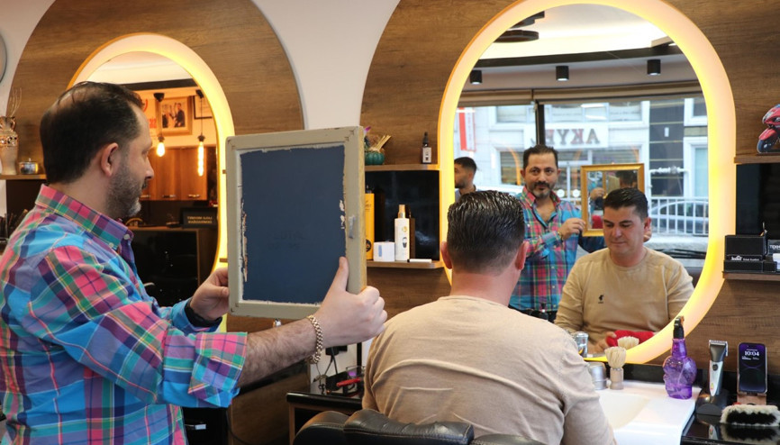 Kuaförlerdeki tehlike Uzman isim uyardı: 4 kuaförden birinde alerjik cilt hastalıkları görülebilir Kuaförlerdeki tehlike Uzman isim uyardı: 4 kuaförden birinde alerjik cilt hastalıkları görülebilir