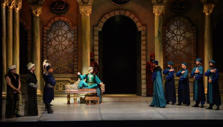 Hürrem Sultan, büyüledi