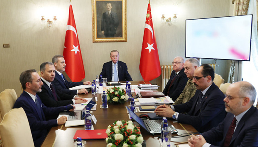 Son dakika haberi Dolmabahçede Cumhurbaşkanı Erdoğan başkanlığında güvenlik zirvesi:Teröristan kurulmasına izin vermeyeceğiz Son dakika haberi Dolmabahçede Cumhurbaşkanı Erdoğan başkanlığında güvenlik zirvesi:Teröristan kurulmasına izin vermeyeceğiz