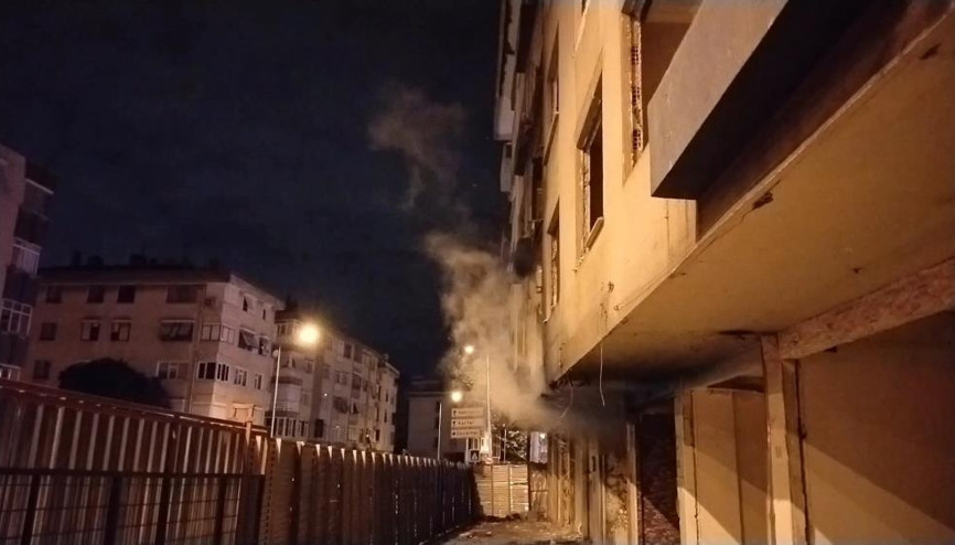 Pendikte uyuşturucu madde kullanan şahıslar metruk binayı ateşe verdi