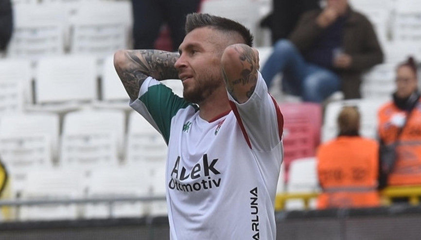 Karşıyaka’da Adem Büyük’le yollar ayrılıyor