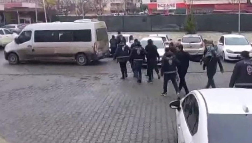 Şanlıurfada Canan Karatayı dolandıran şüphelinin de aralarında bulunduğu 47 zanlı yakalandı