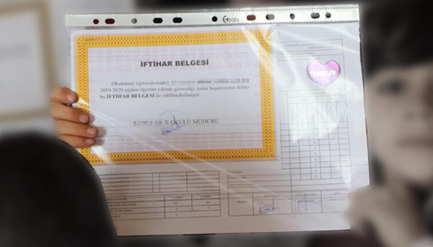 5 gün devamsızlık yapan belge alamıyor mu 2025 Ortaokul ve lisede 5 gün devamsızlıkla belge alınamaz mı MEB bilgisi