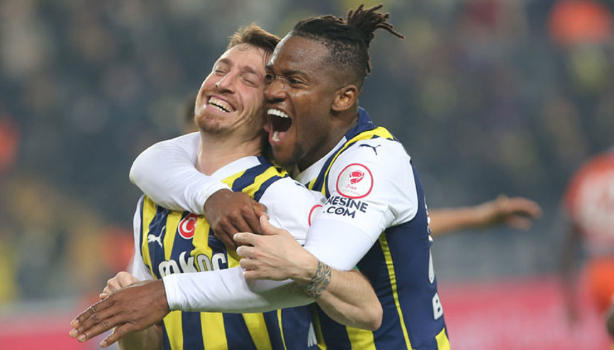 Batshuayiden transfer cevabı: Fenerbahçeye odaklanmış durumdayım