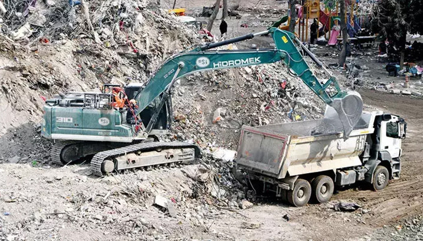 1400 kişi hayatını kaybetmişti Ebrar Sitelerinin kurucusu hakim karşısına çıktı: Ben inşaattan anlamam