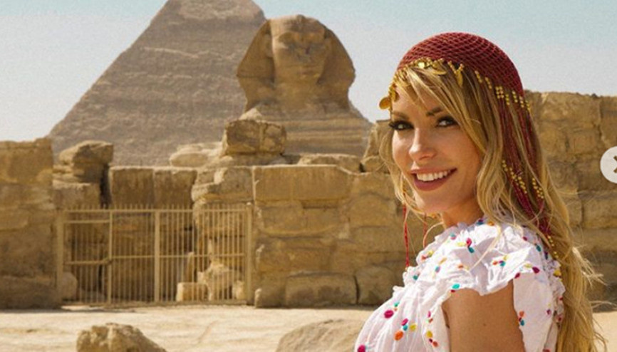 Oradaki kızlar bile susuzluktan ölen kuşlar gibiydi: 26 yaşındayken 80lik bir zenginle evlenmenin elbette bir bedeli var Oradaki kızlar bile susuzluktan ölen kuşlar gibiydi: 26 yaşındayken 80lik bir zenginle evlenmenin elbette bir bedeli var