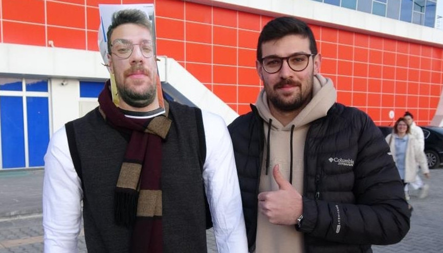 Ceza alan basketbol antrenörü, cansız mankenle takımına destek verdi Çocuklar motive olsun istedim...