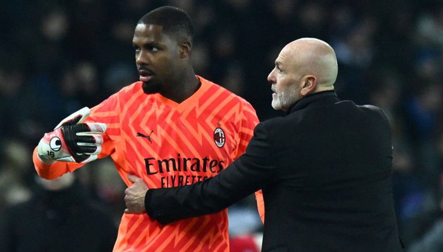 Serie Adaki Udinese-Milan maçında ırkçılık Futbolcular soyunma odasına gitti...