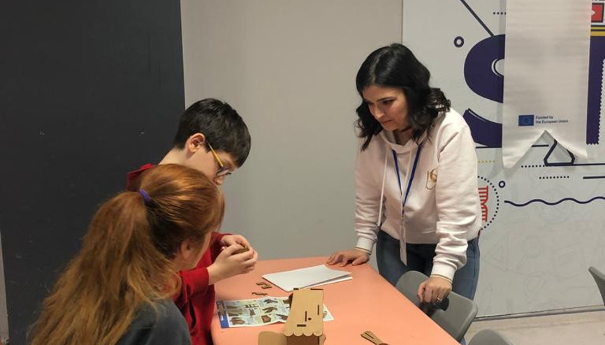 Eğlen-Öğren atölyeleri çocukları bilime taşıyor