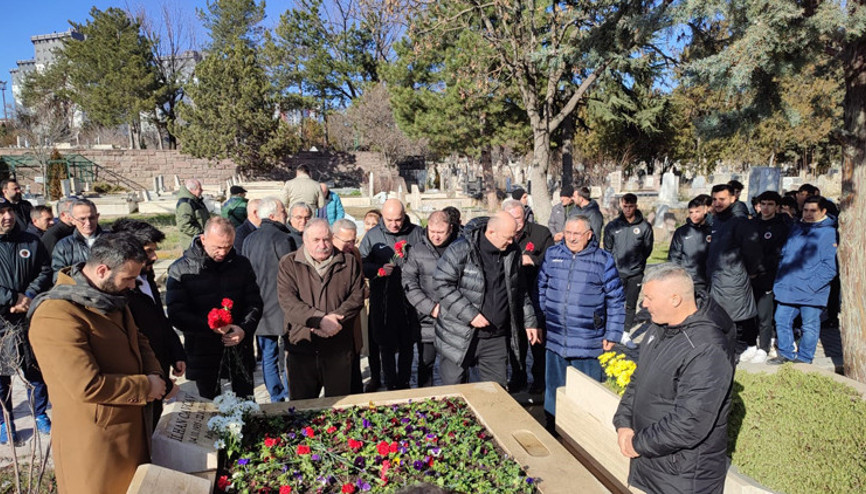 İlhan Cavcav ölümünün 7. senesinde kabri başında anıldı