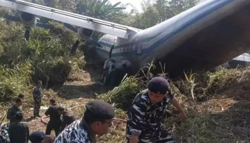 Myanmar askeri uçağı pistten çıktı: 8 yaralı