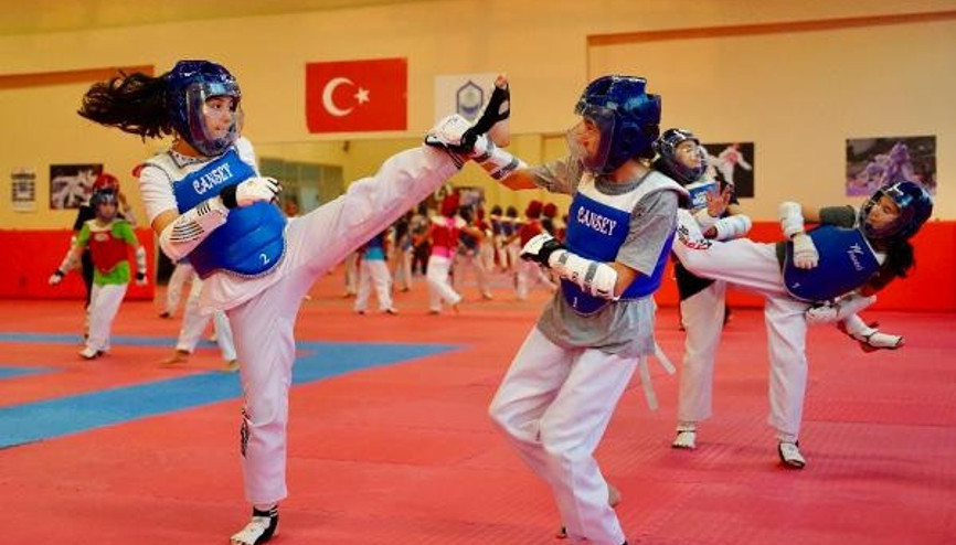 Yıldırım Belediyesi Kış Spor Okulları’nda 18 farklı branşta eğitim veriliyor Yıldırım Belediyesi Kış Spor Okulları’nda 18 farklı branşta eğitim veriliyor