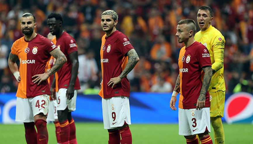 Galatasarayda beklenen ayrılık gerçekleşiyor Angelinonun anlaşmaya vardığı kulüp belli oldu...