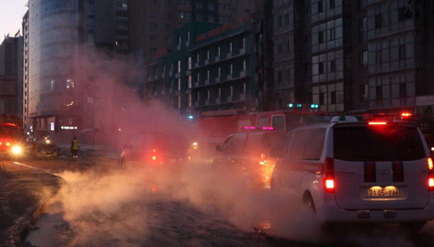 Moğalistanı sarsan facia Otomobile çarpan 60 ton LNG yüklü tanker patladı