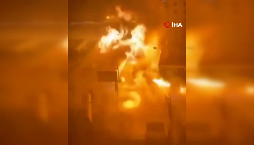 Moğolistan’da otomobile çarpan tanker patladı Korku dolu anlar kamerada