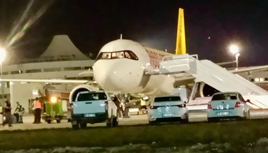 Son dakika haberi Sabiha Gökçen-Riyad seferini yapan uçak Antalyaya acil iniş yaptı