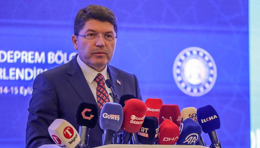 Adalet Bakanı Tunç: Meclis Başkanvekilimize kitapçık atılması, milli iradeye büyük saygısızlık Adalet Bakanı Tunç: Meclis Başkanvekilimize kitapçık atılması, milli iradeye büyük saygısızlık