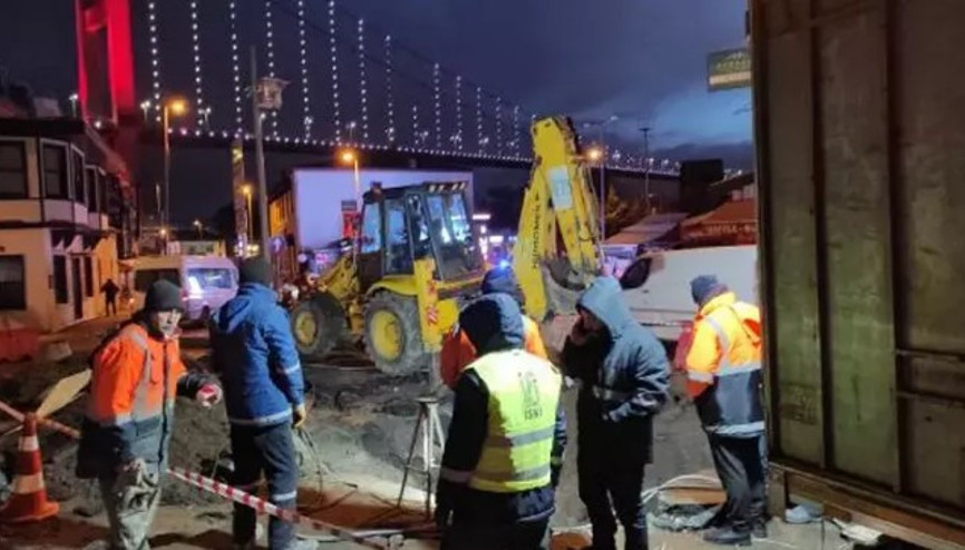 İstanbul Ortaköyde gece saatlerinde ana isale hattı patladı: Beşiktaş yönüne trafik durdu