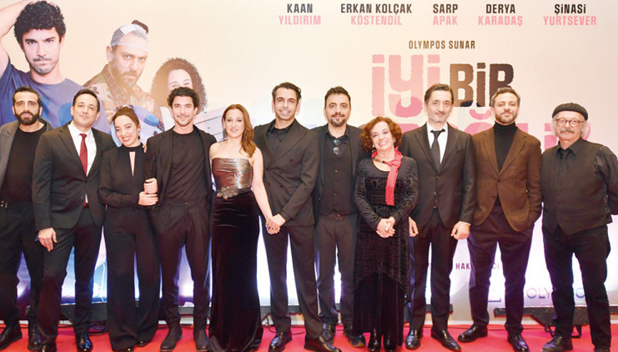 İyi Bir Aile Değilizin galasına ünlü akını: Arzu Film ekolünü devam ettiriyoruz İyi Bir Aile Değilizin galasına ünlü akını: Arzu Film ekolünü devam ettiriyoruz