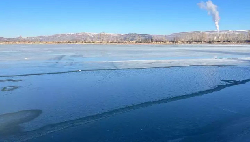 Sivasta gölet buz tuttu: Sıcaklık eksi 10 derece
