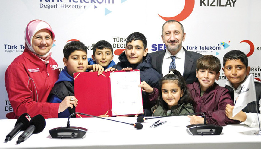 Depremzede öğrencilere eğitim ve teknoloji desteği