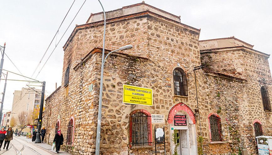 Her mahallesinde bir hamam var