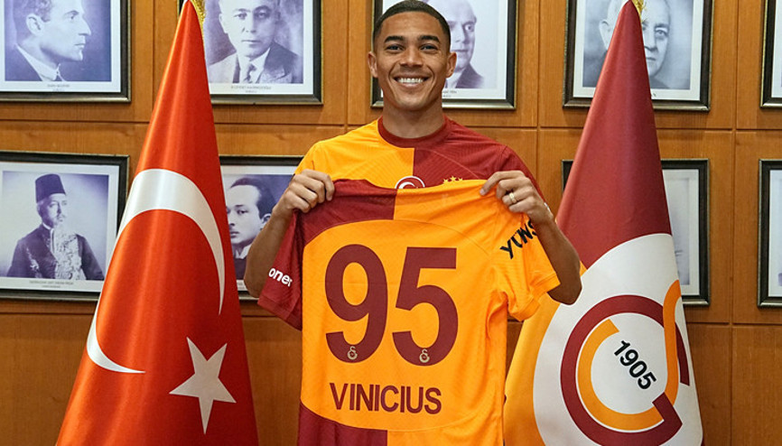 Galatasarayın yeni transferi Carlos Vinicius, gol atmaktan çok fazlasını yapıyor Galatasarayın yeni transferi Carlos Vinicius, gol atmaktan çok fazlasını yapıyor