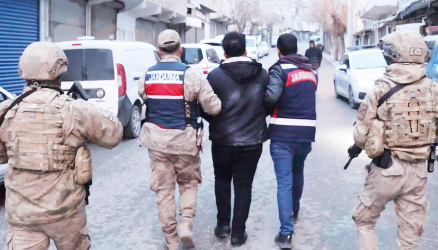 DEAŞ’a çifte operasyon