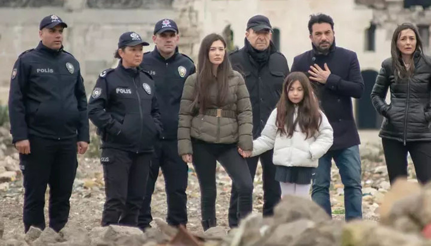 Arka Sokaklar ekibi Hatayda... Oyuncular duygusal anlar yaşadı