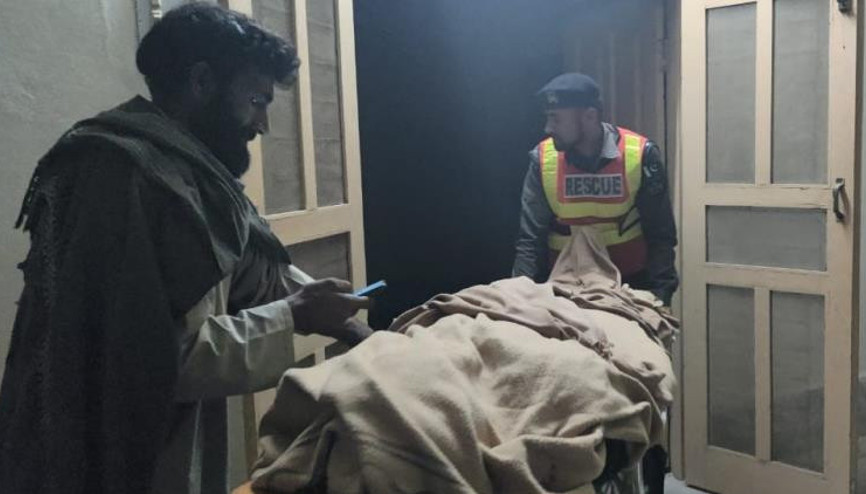 Pakistan’da karakola silahlı ve bombalı saldırı