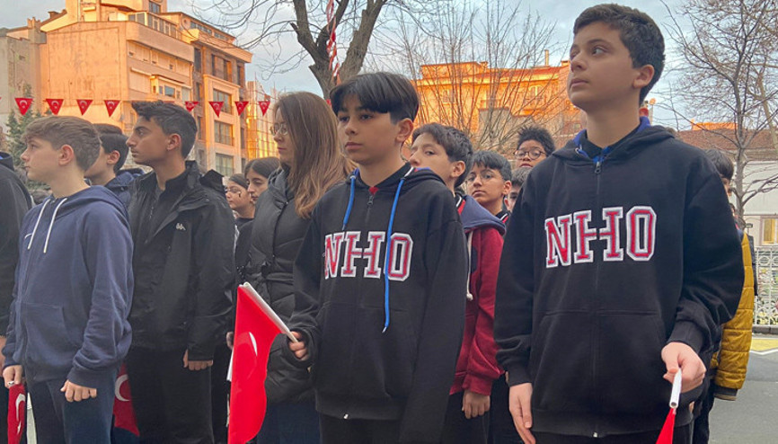 Depremlerin birinci yılında okullarda saygı duruşu