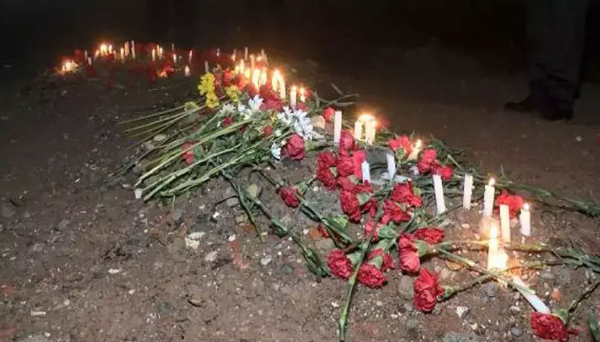 Galeria Sitesi’nin enkazının kaldırıldığı alanda anma