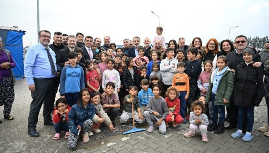 Asrın felaketinin 1’inci yıl dönümünde BTSO heyeti Hatay’da Asrın felaketinin 1’inci yıl dönümünde BTSO heyeti Hatay’da