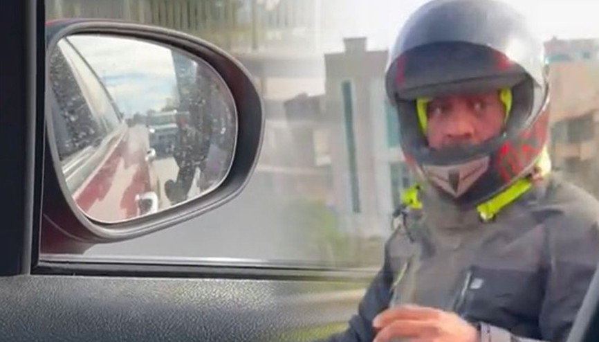 Trafikte motosikletli terörü: Tartıştığı sürücünün otomobiline saldırıp aynasını kırdı
