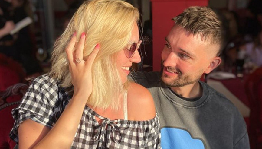 Bebek mutluluğu bile yarım kalmıştı... Evlilik yüzüğümü çıkarıp kutuya koydum Bebek mutluluğu bile yarım kalmıştı... Evlilik yüzüğümü çıkarıp kutuya koydum