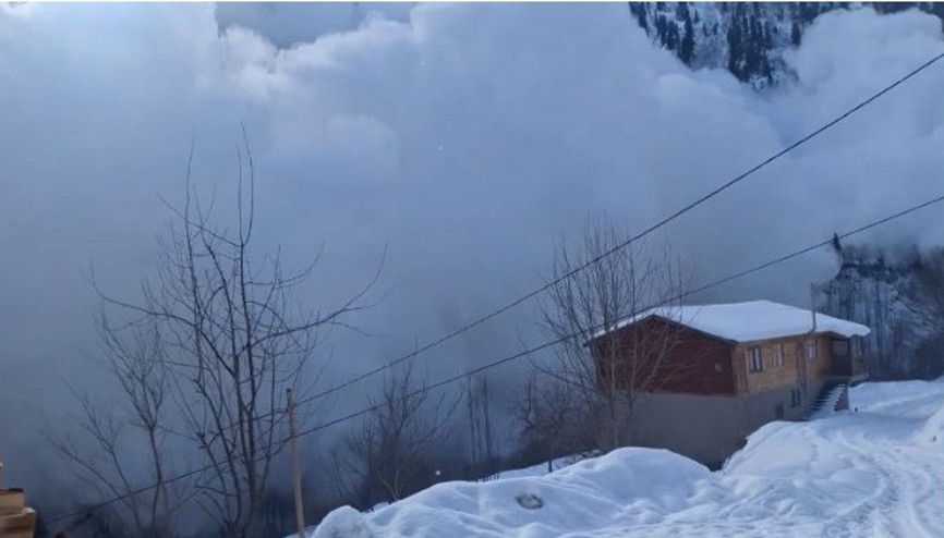 Rize Çayeli de çığ düştü O anlar kamerada Rize Çayeli de çığ düştü O anlar kamerada