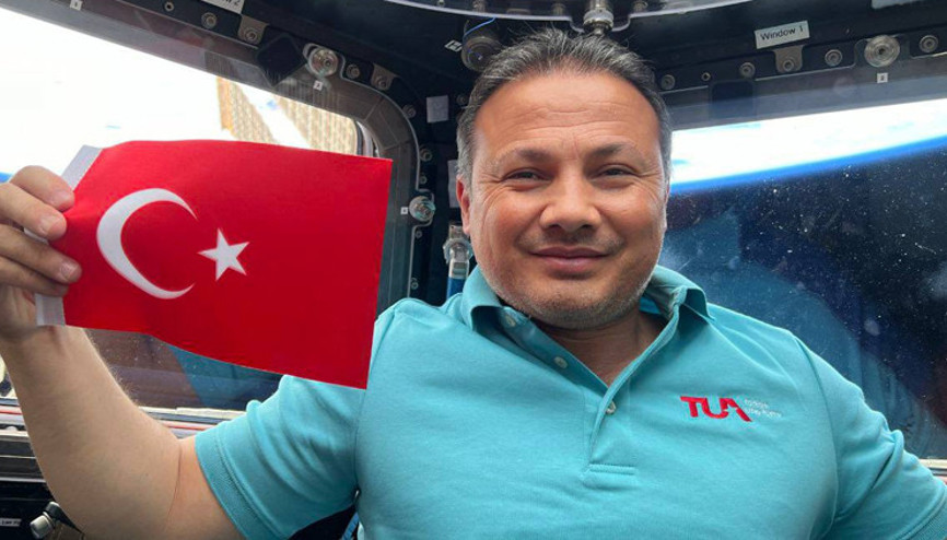 Son dakika... Astronot Alper Gezeravcı dünyaya dönüyor Kapsül ISSten ayrıldı
