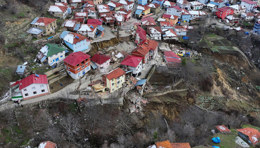 Tokat Valisi Hatipoğlundan heyelan yaşanan köyle ilgili açıklama: Devletimiz gereken adımları atıyor