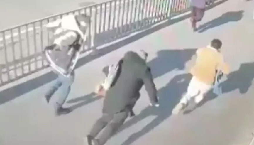 Adliye Sarayındaki terör saldırısından yeni görüntüler: Dilfıraz Karataşın vurulduğu anlar kameraya yansıdı Adliye Sarayındaki terör saldırısından yeni görüntüler: Dilfıraz Karataşın vurulduğu anlar kameraya yansıdı