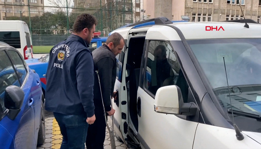 Husumetlisini 5 saat kapıda bekledi, tabancasını kurcalarken kendini vurdu