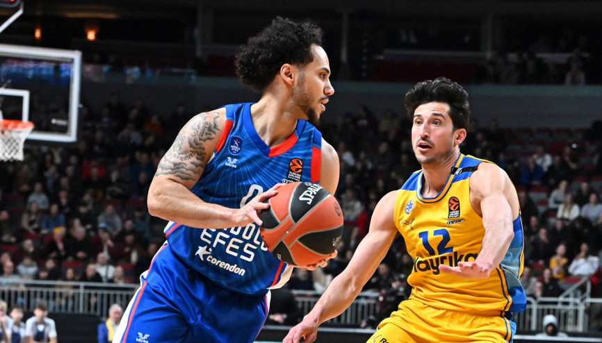 Anadolu Efesten Maccabi Tel Avive 14 sayı fark