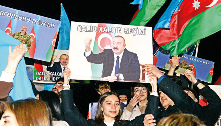 Aliyev Karabağ’da tulum çıkardı