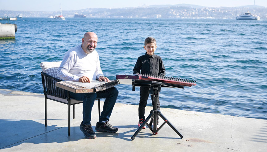 İki nesil aynı sahnede