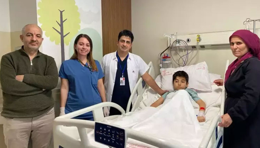 Kusma şikayetiyle hastaneye kaldırıldı, bağırsağından 13 mıknatıs çıkarıldı