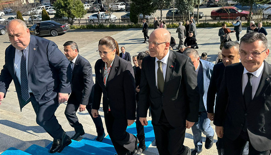 Bakan Şimşek, Bartında iş insanlarıyla bir araya geldi