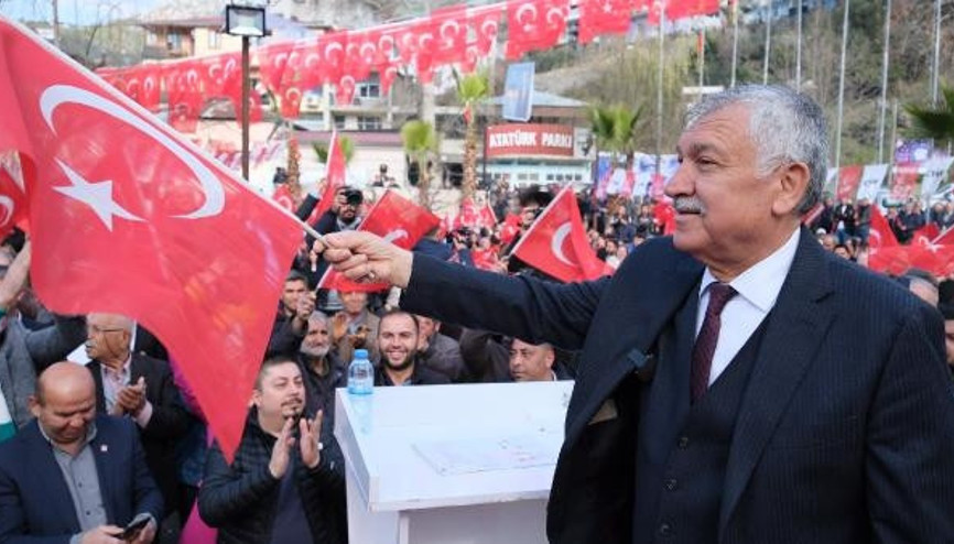 Karalar: Siyasi ayrım yok, halka hizmet var
