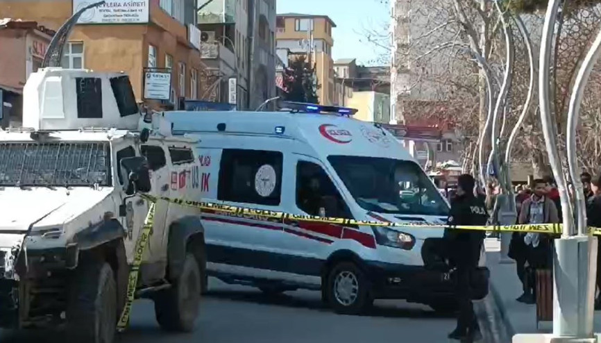 Diyarbakır’da silahlı kavgada bir can kaybı Silvan Spor Kulübü Başkanı Aslan Umut Bakır yaralandı Diyarbakır’da silahlı kavgada bir can kaybı Silvan Spor Kulübü Başkanı Aslan Umut Bakır yaralandı